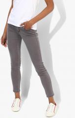 Vero Moda Grey Skinny Fit Mid Rise Clean Look Stretchable Jeans women