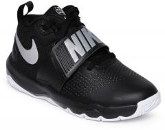 Nike Black TEAM HUSTLE D 8 Basketball Shoes boys