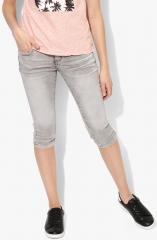 Deal Jeans Grey Solid Skinny Fit Capris women