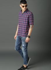 Roadster Navy Blue & Red Regular Fit Checked Casual Shirt men