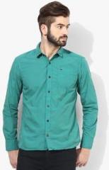 Tommy Hilfiger Green Solid Slim Fit Casual Shirt men
