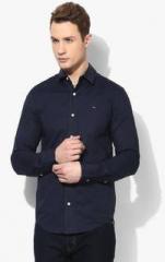 Tommy Hilfiger Navy Blue Solid Slim Fit Casual Shirt men