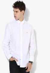 Wills Lifestyle White Solid Slim Fit Casual Shirt men