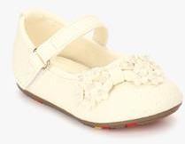 Juniors By Lifestyle Off White Belly Shoes girls