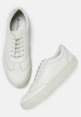 Mast & Harbour White Casual Sneakers women