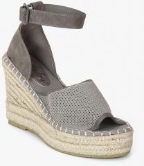 Superdry Grey Solid Sandals women