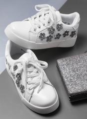 Yk White Sneakers with Applique Detail girls